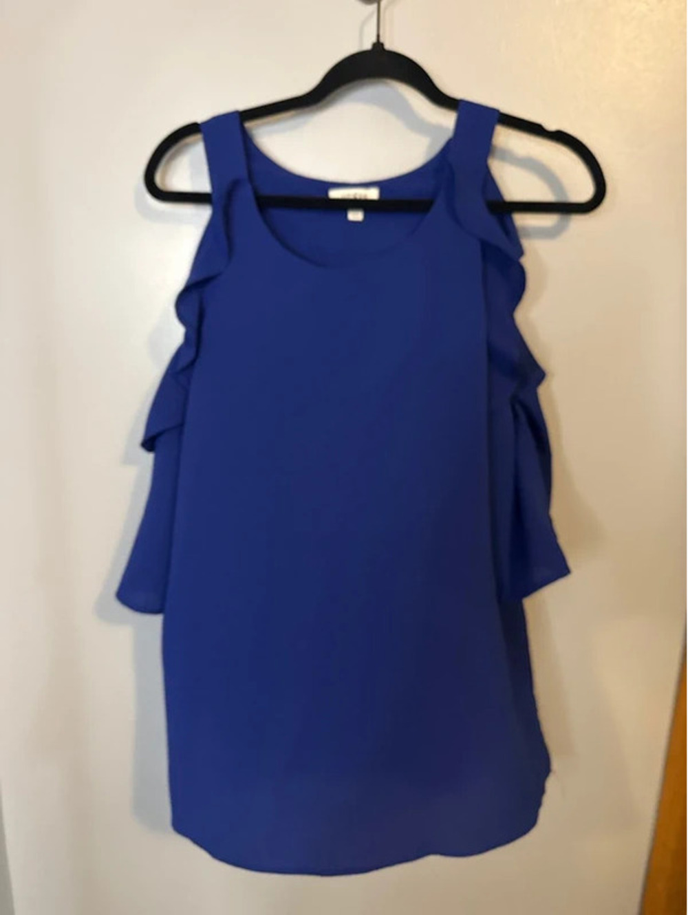 Large Umgee cold shoulder top PTP 20